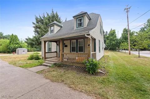 50 Garfield Ln, Bratenahl, OH 44108