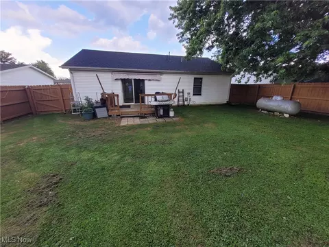Exterior - 455 Stallion Ct, Lagrange, OH 44050 photo 4 of 5