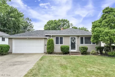 3990 River Ln, Rocky River, OH 44116