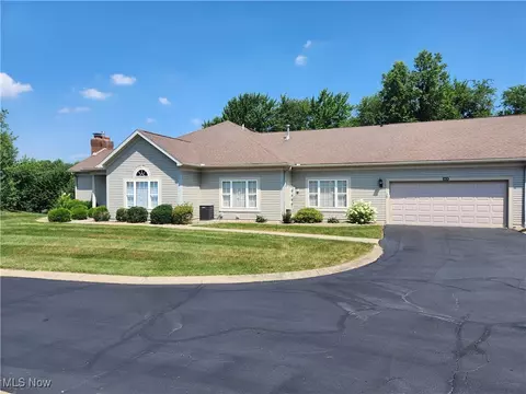 5645 Clingan Rd #18A, Struthers, OH 44471