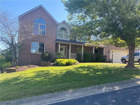 20 Westwood Dr, Parkersburg, WV 26101