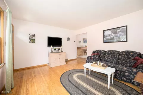 Living - 2132 W 13th St, Ashtabula, OH 44004 photo 1 of 2