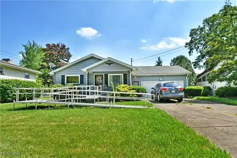 1653 Arthur Dr NW, Warren, OH 44485