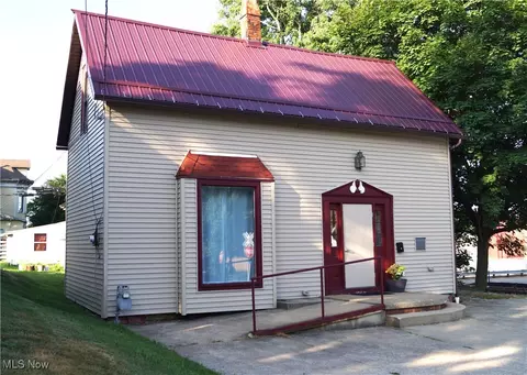 208 2nd St SW, Carrollton, OH 44615