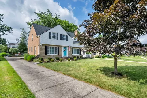 9013 Elsmere Dr, Parma, OH 44130