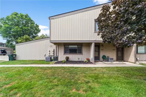 11820 Harbour Lgt, North Royalton, OH 44133