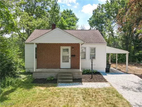1672 Battery B St, Akron, OH 44305