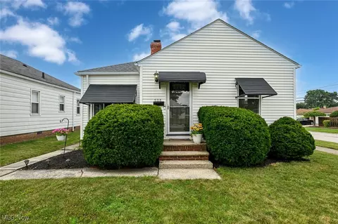 908 Dawnwood Dr, Parma, OH 44134