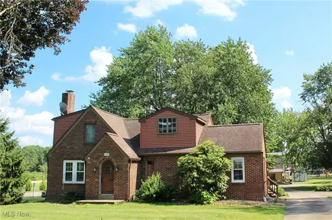 929 E Park Ave, Columbiana, OH 44408