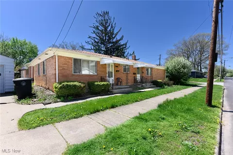 219-221 Kenwood Ave, Akron, OH 44313