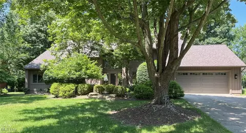 26701 Bernwood Rd, Beachwood, OH 44122