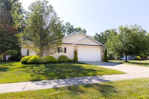829 Dogwood Ln, Vermilion, OH 44089