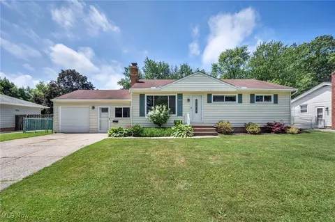 484 E 319th St, Willowick, OH 44095