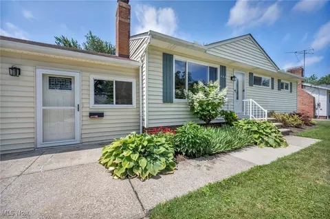 484 E 319th St, Willowick, OH 44095 photo 2