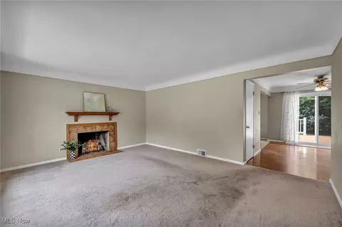 484 E 319th St, Willowick, OH 44095 photo 7