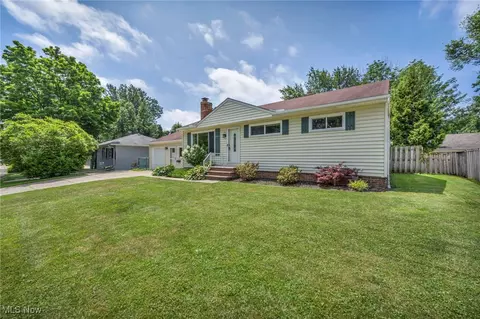 484 E 319th St, Willowick, OH 44095 photo 3