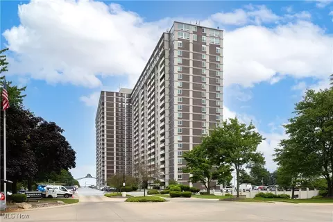 12900 Lake Ave #1008, Lakewood, OH 44107