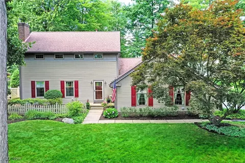 2956 Autumnwood Trl, Poland, OH 44514