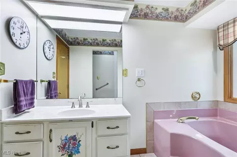 Bath - 1318 Mirheath Dr, Huron, OH 44839 photo 1 of 3