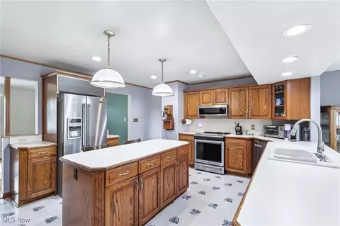 Kitchen - 1318 Mirheath Dr, Huron, OH 44839 photo 3 of 5