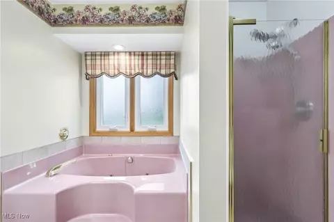 Bath - 1318 Mirheath Dr, Huron, OH 44839 photo 2 of 3