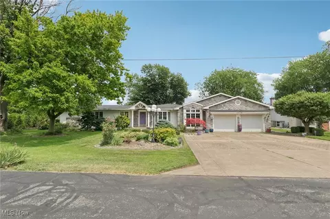1318 Mirheath Dr, Huron, OH 44839