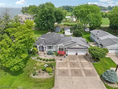 View/Area - 1318 Mirheath Dr, Huron, OH 44839 photo 2 of 7