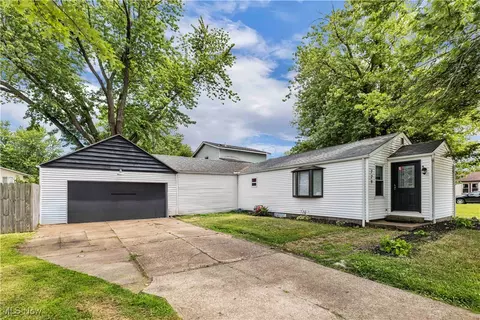 729 Kenilworth Ave, Sheffield Lake, OH 44054