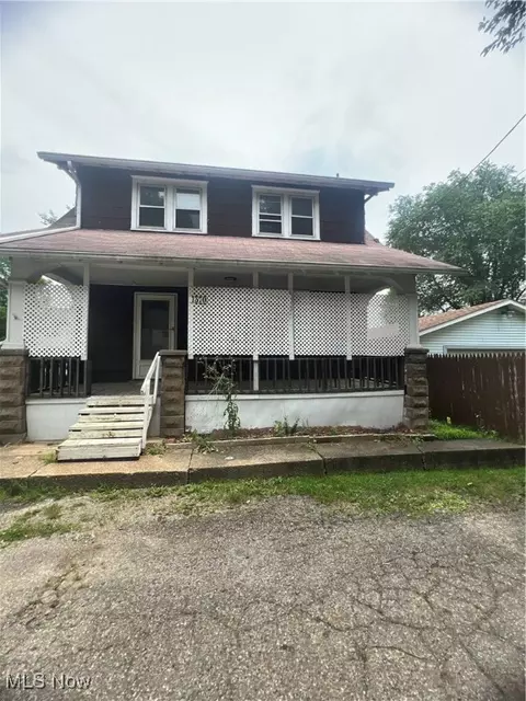 1370 Lee Ct SW, Canton, OH 44706