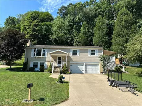 1971 Buena Vista Dr, Coshocton, OH 43812