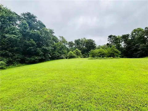 83 Lantern St, Parkersburg, WV 26101