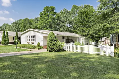 28 Cardinal Dr, Hiram, OH 44234