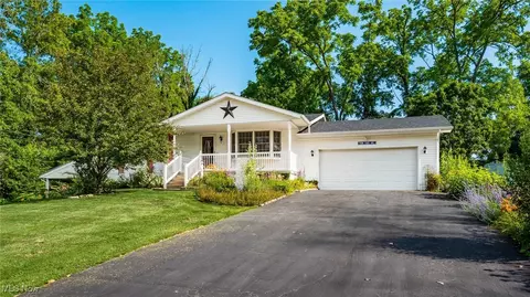 2775 N Lawndale Pl, Zanesville, OH 43701