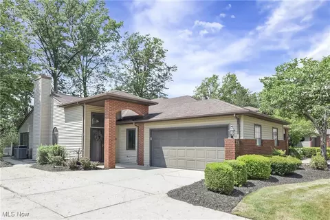 5216 Parkhurst Dr, Sheffield Village, OH 44054