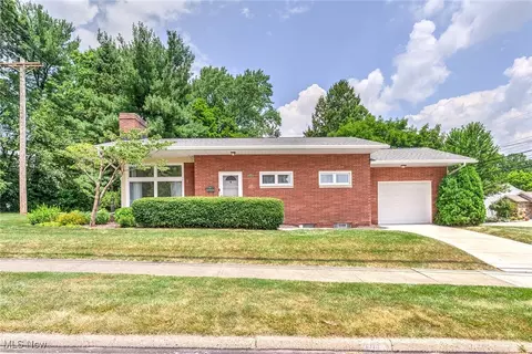 1313 Phelps Ave, Cuyahoga Falls, OH 44223