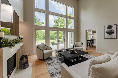 375 Glengarry Dr, Aurora, OH 44202 photo 8