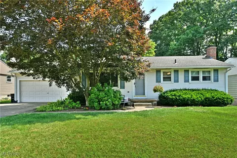 1581 Oak St, Girard, OH 44420