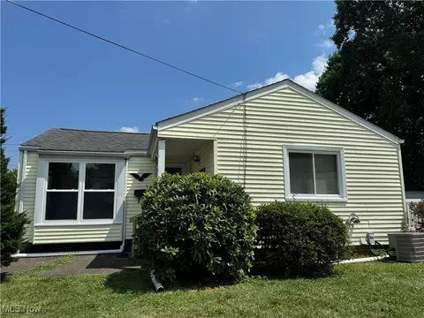 1602 Colonial Blvd NE, Canton, OH 44714