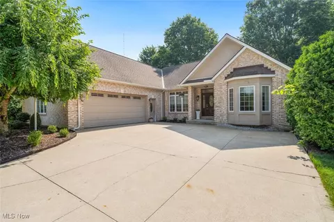 7661 Quail Hollow Dr, Seven Hills, OH 44131