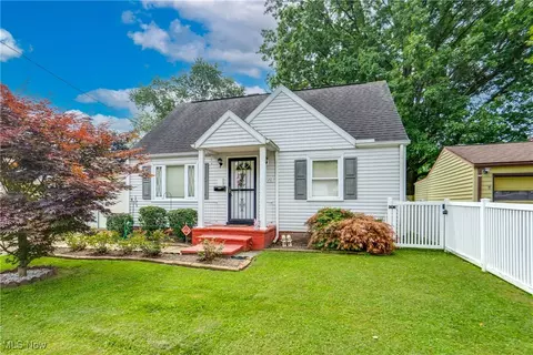 2220 39th St NW, Canton, OH 44709