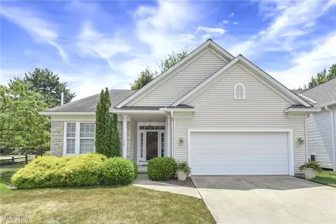 566 Brennans Ct, Avon Lake, OH 44012