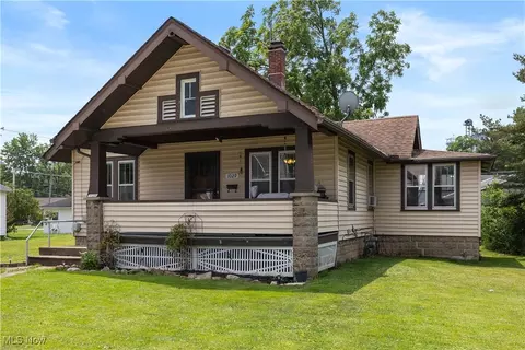 1029 S Main St, Grafton, OH 44044
