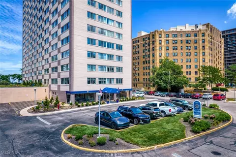 12520 Edgewater Dr #1602, Lakewood, OH 44107