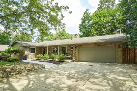 6207 Hillside Rd, Independence, OH 44131