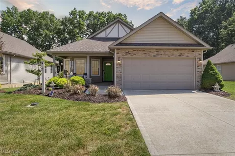 1146 Fox Run, Grafton, OH 44044