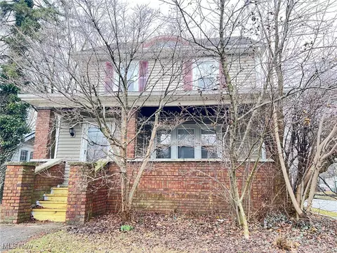 2016 13th St SW, Akron, OH 44314