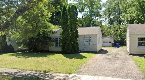 2028 N Green Rd, Cleveland, OH 44121