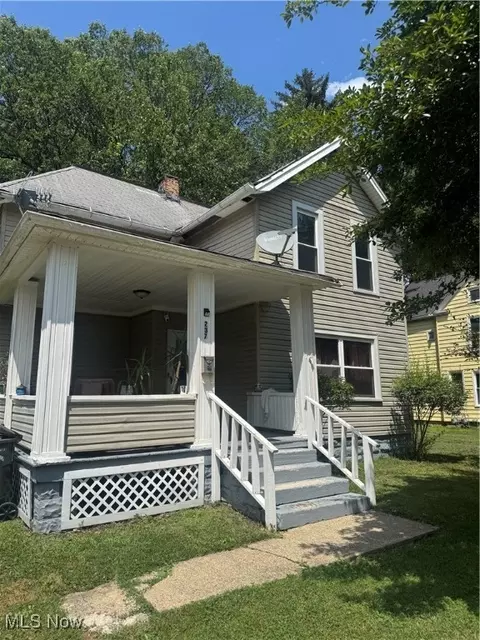 237 Gates Ave, Elyria, OH 44035