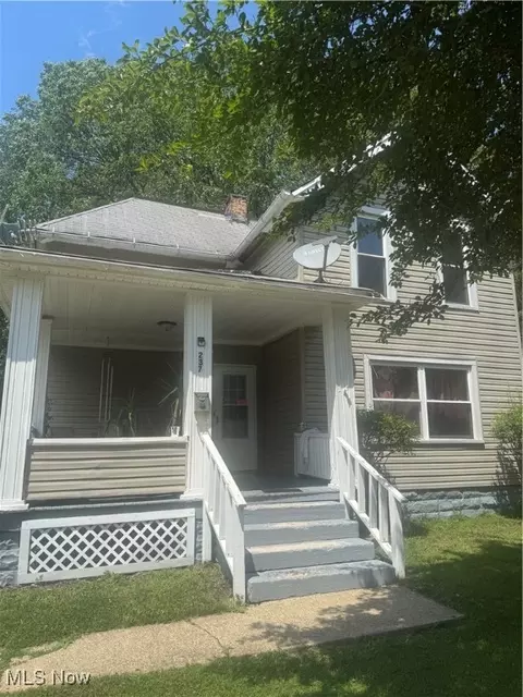 237 Gates Ave, Elyria, OH 44035 photo 2