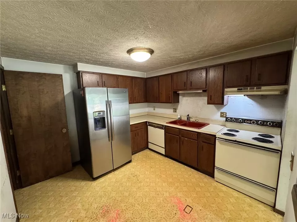 Kitchen - 5436 Summerwood Ct #C, Willoughby, OH 44094 photo 1 of 1